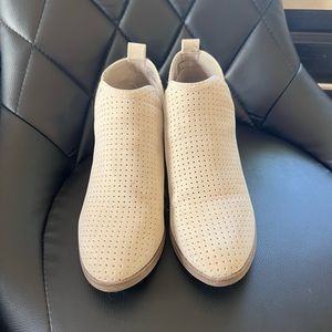 Cream colored booties barely worn